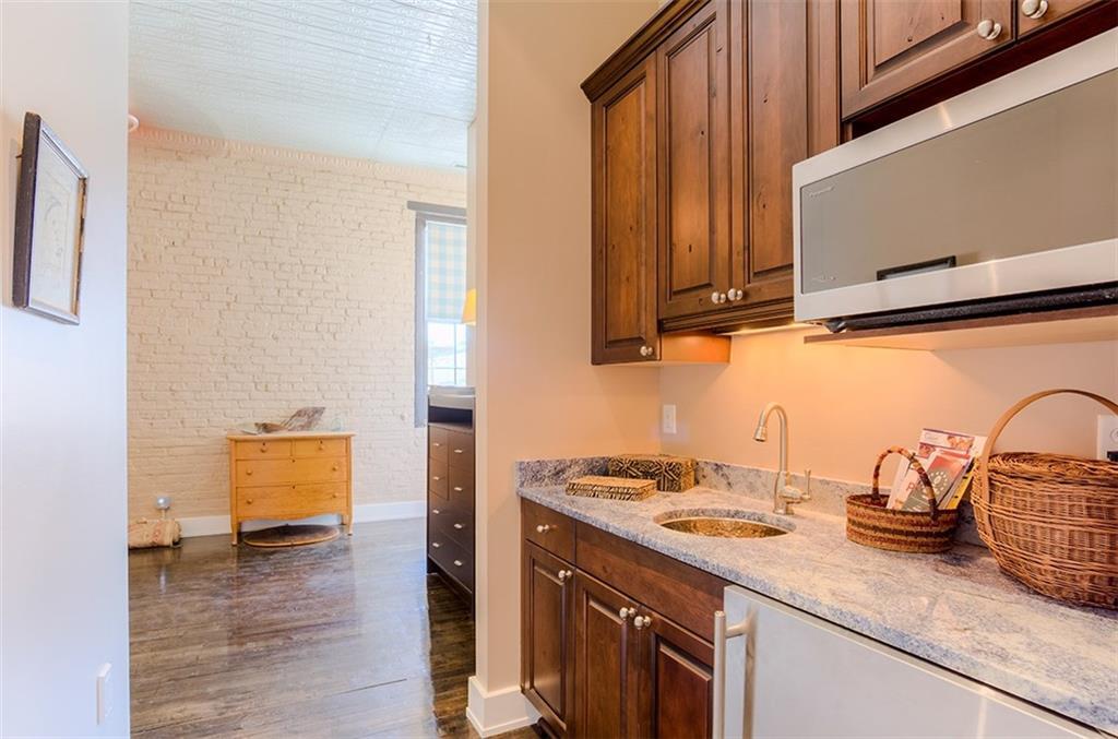 Guest Suite Kitchenette - 612 Hull St