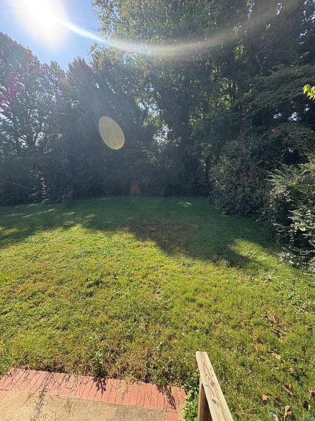 Building Photo - Won't LAST 2 Bedroom 1 bath Home with BONU...