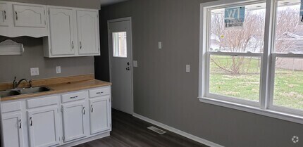 Building Photo - 3 bedroom 1 bath