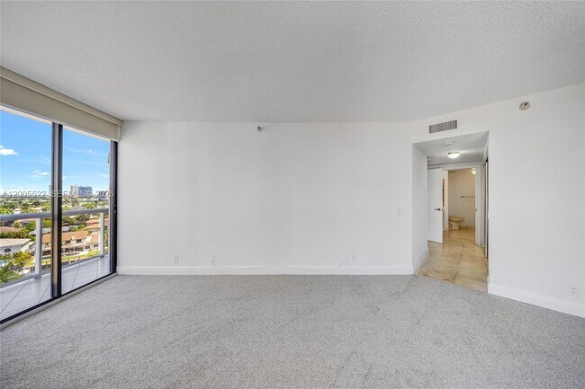 Building Photo - 3610 Yacht Club Dr