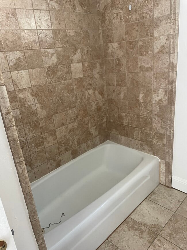 Building Photo - 1811 Verdugo Knolls Dr