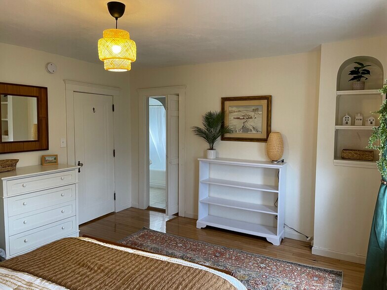 Building Photo - 4 Belmont St