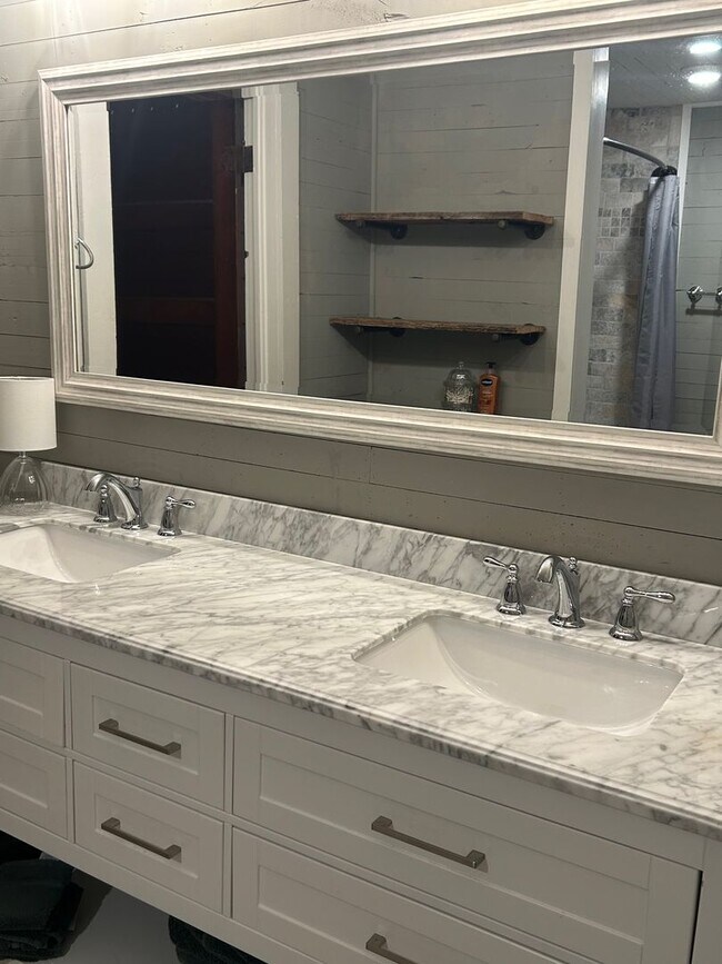 Building Photo - Beautiful Home Heart of Hartselle