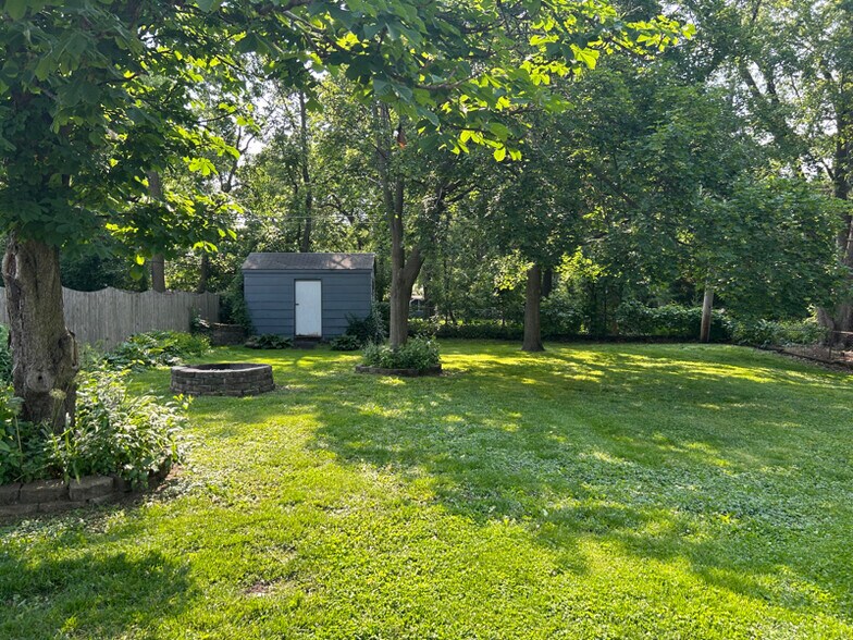 Building Photo - 0n336 Herrick Dr