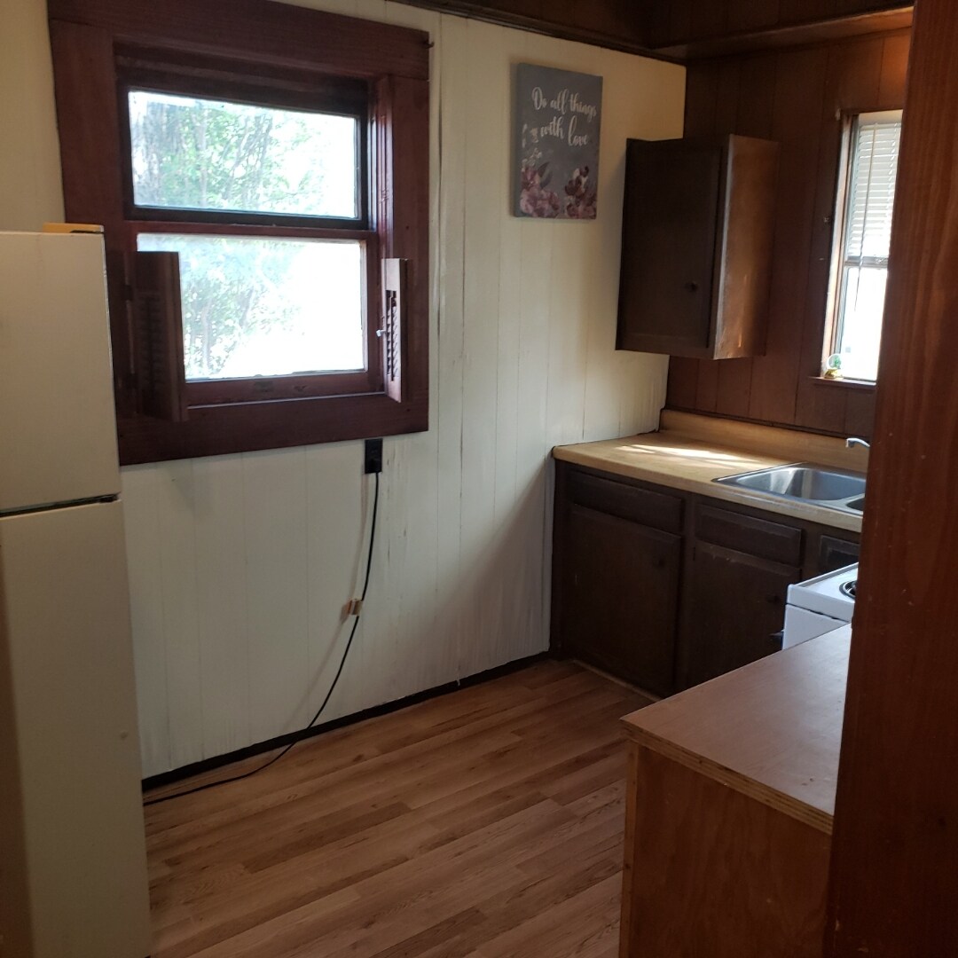 Building Photo - 319 N Doak St