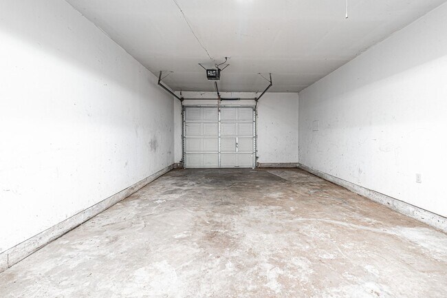 Building Photo - 3 Bed 1.5 Bath in Del City!