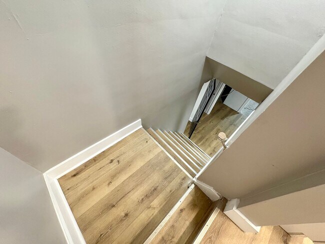 Building Photo - 2-4 Bedroom 1 Bathroom Home