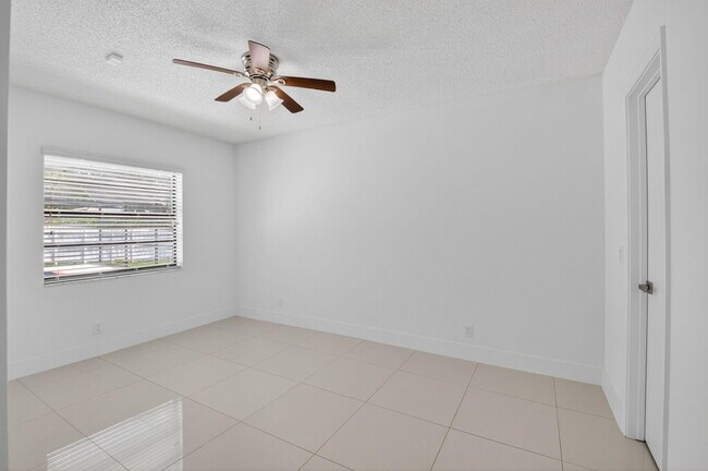 Building Photo - 488 NW 13th St
