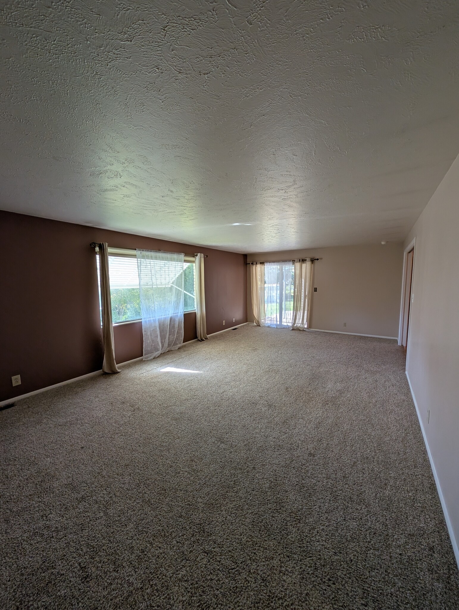 Building Photo - 675 University Dr