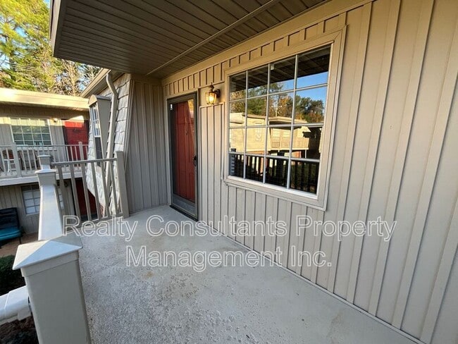 Building Photo - 3830 Country Club Rd