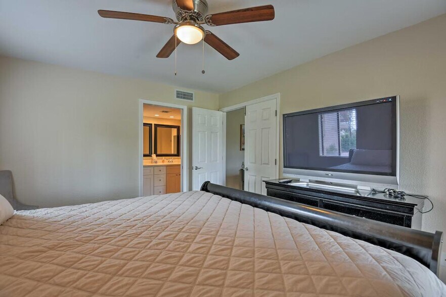 Building Photo - 9270 E Mission Ln