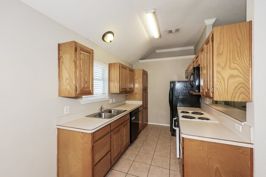 Building Photo - 621 Pleasant Valley Dr