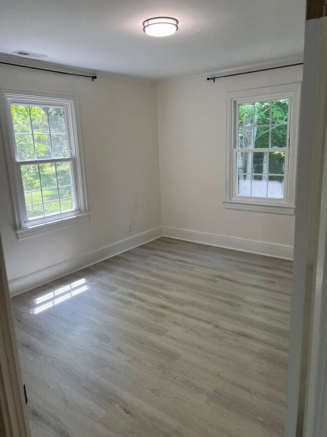 Building Photo - Newly renovated 2Br 1Ba Cottage