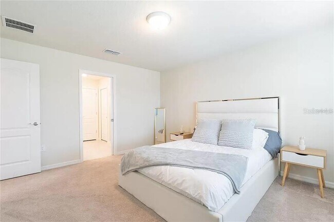 Building Photo - 7243 Oakmoss Loop