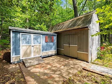 Building Photo - 1954 Celia Crescent