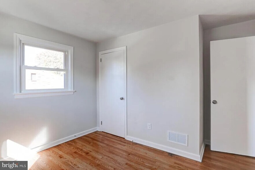 Bedroom 3 - 2360 Sycamore Rd