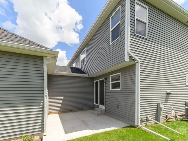 Building Photo - 1674 Happy Trails Rd