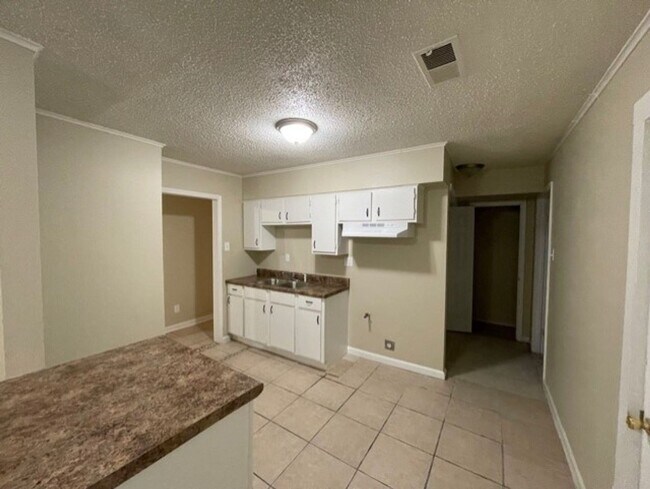 Building Photo - 618 Frayser Dr