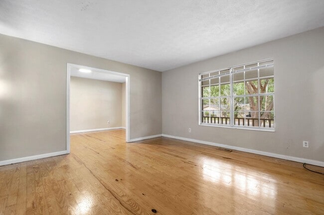 Building Photo - 2507 Waldemar Ln