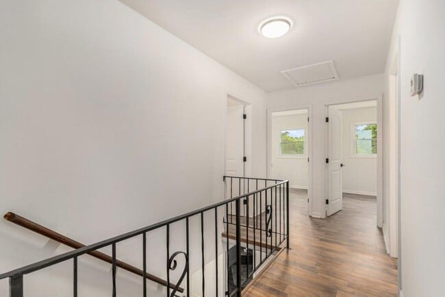 Building Photo - Beautiful Four Bedroom Home minutes from the Airport