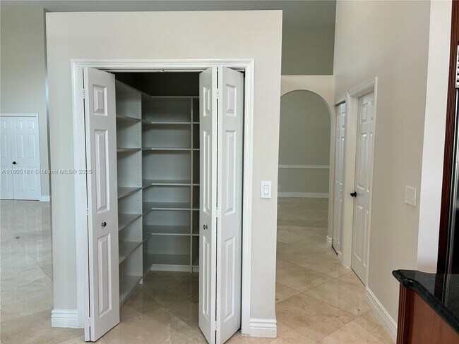 Building Photo - 384 Coconut Cir