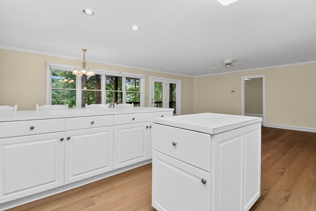 Building Photo - 151 Seagrove Ln