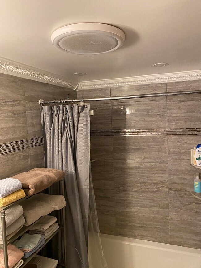 New Bathroom (3 of 3) - 87 Gainsborough St