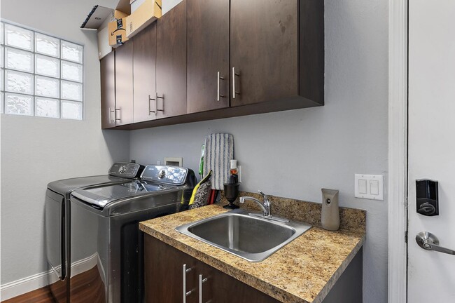 Building Photo - 206 Gazetta Way