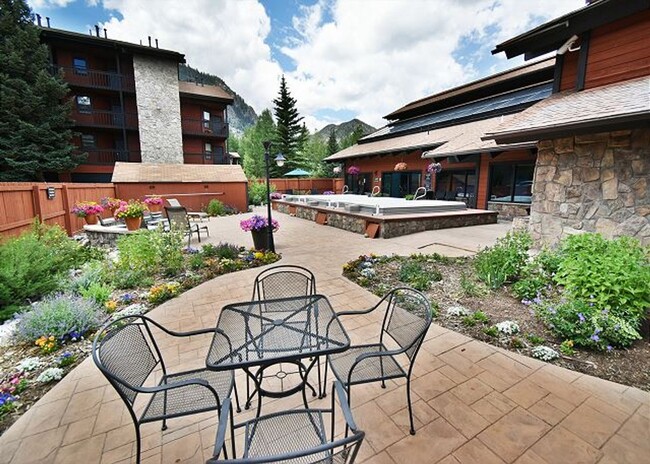 Building Photo - Long Term Rental- Mountainside Condos E339