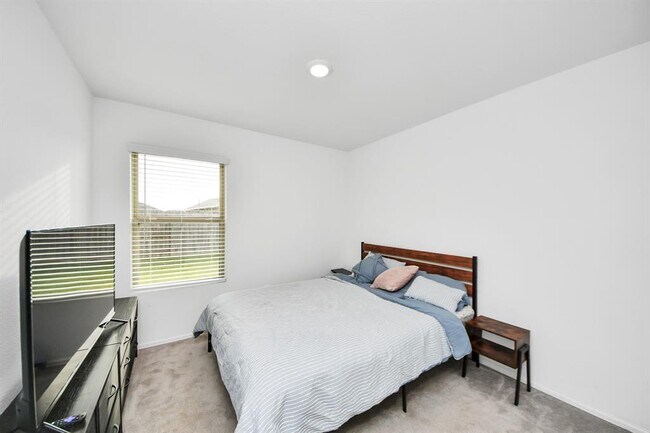 Building Photo - 7319 Clover Chase Dr