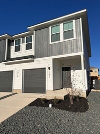 Building Photo - Gorgeous Luxury 3/2.5 Home