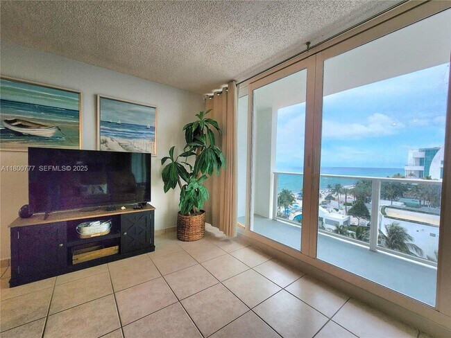 Building Photo - 3505 S Ocean Dr