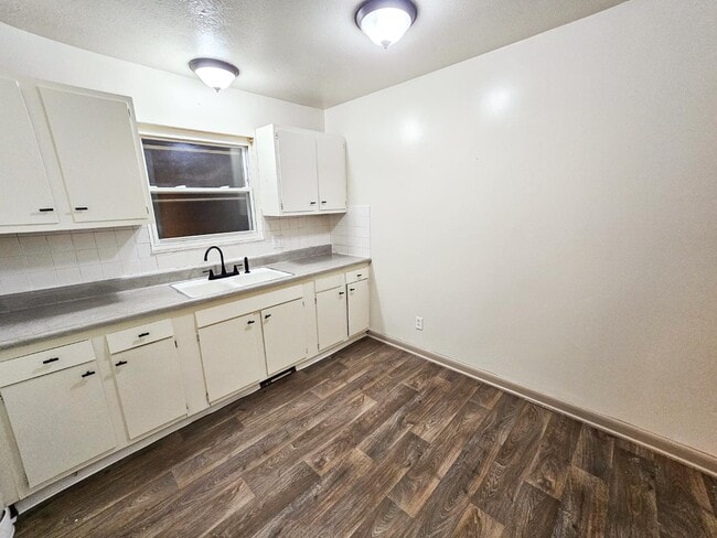 Building Photo - 241 Cluster Ave