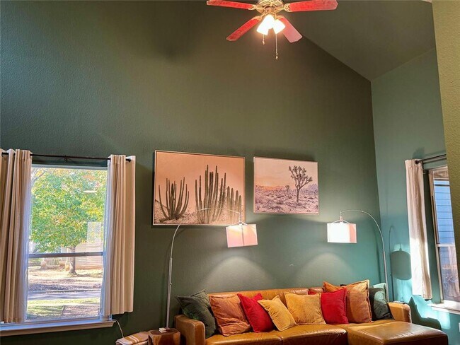 Building Photo - 2308 Sweet Clover Dr