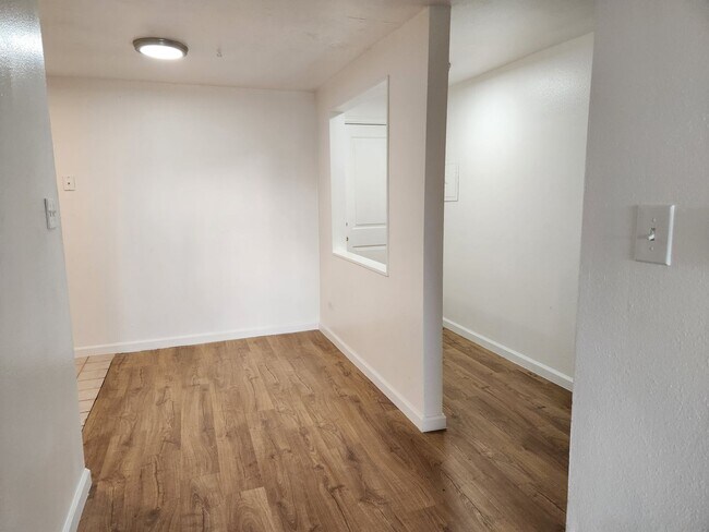 Building Photo - 65 Clarkson St