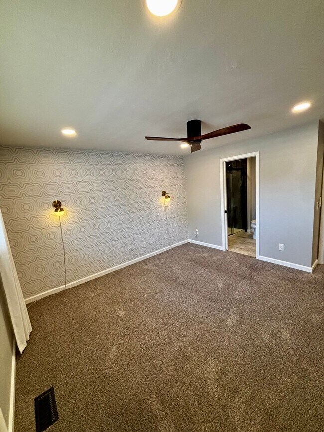 Building Photo - Stunning 5 Bedroom in the Coveted Kipling ...