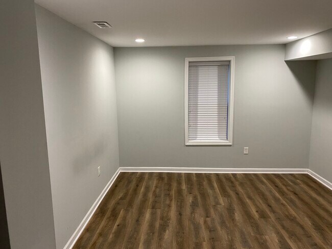 Building Photo - 5804 Berwyn Rd