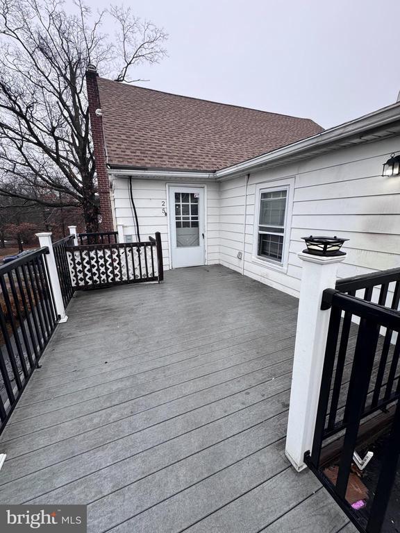 Building Photo - 25 E Main St