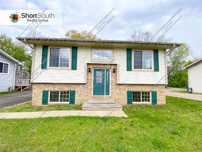 Building Photo - 4 bed 2 bath Single Family Home