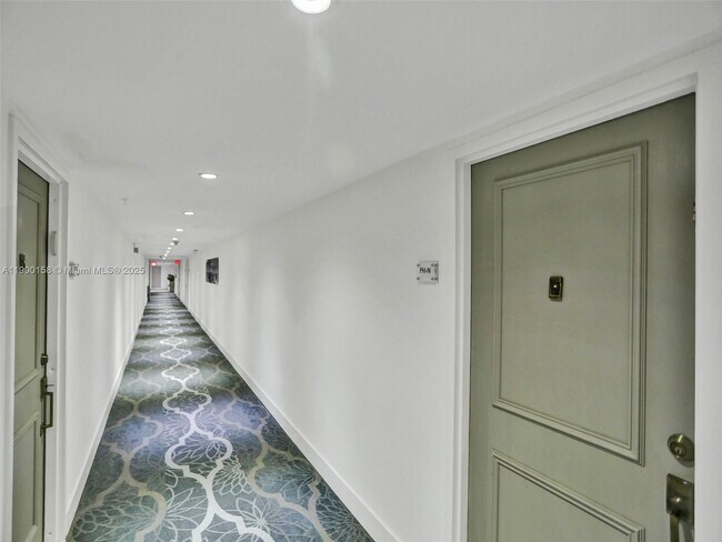 Building Photo - 10350 W Bay Harbor Dr