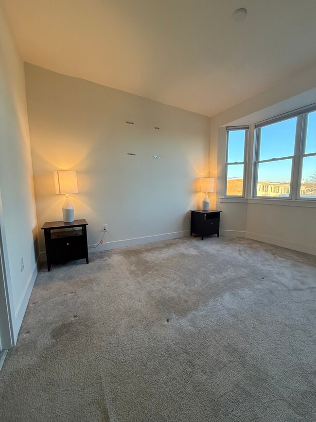 Building Photo - 3109 Elm Ave