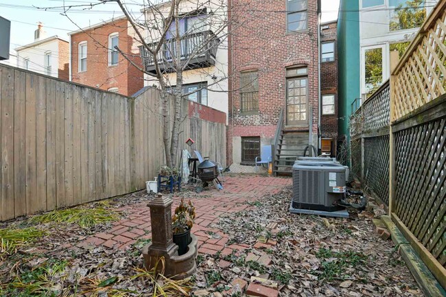Building Photo - 924 North Carolina Ave SE