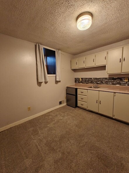 Building Photo - 919 N Elm Ave