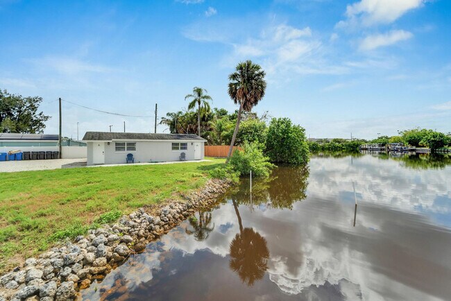 Building Photo - 8818 Rocky Creek Dr