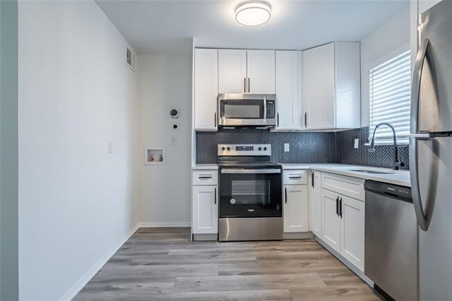 Building Photo - 740 Mozley Dr SE