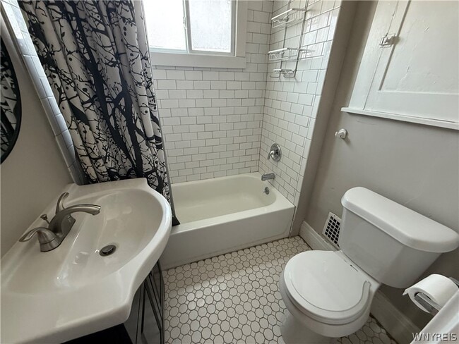 Building Photo - 319 Bryant St