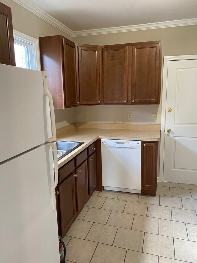 Building Photo - 1069 Wayburn St