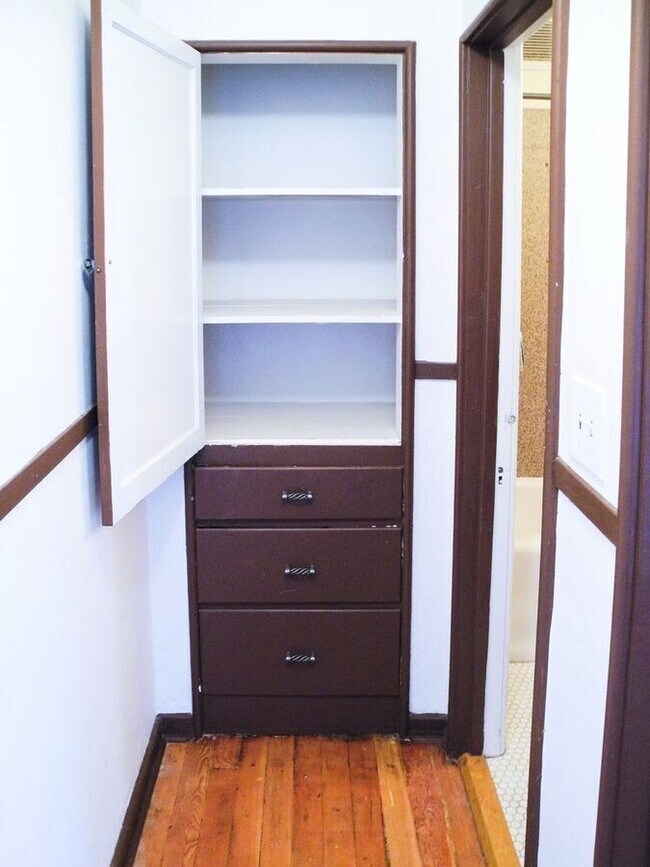 Building Photo - 6209 1/2 15th Ave NW-304