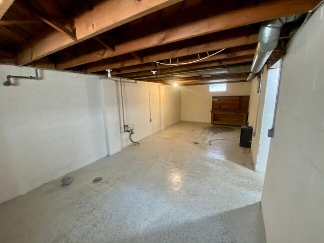 Building Photo - 3359 Pershing St