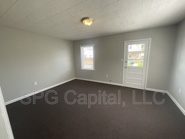 Building Photo - 386 E Liberty St